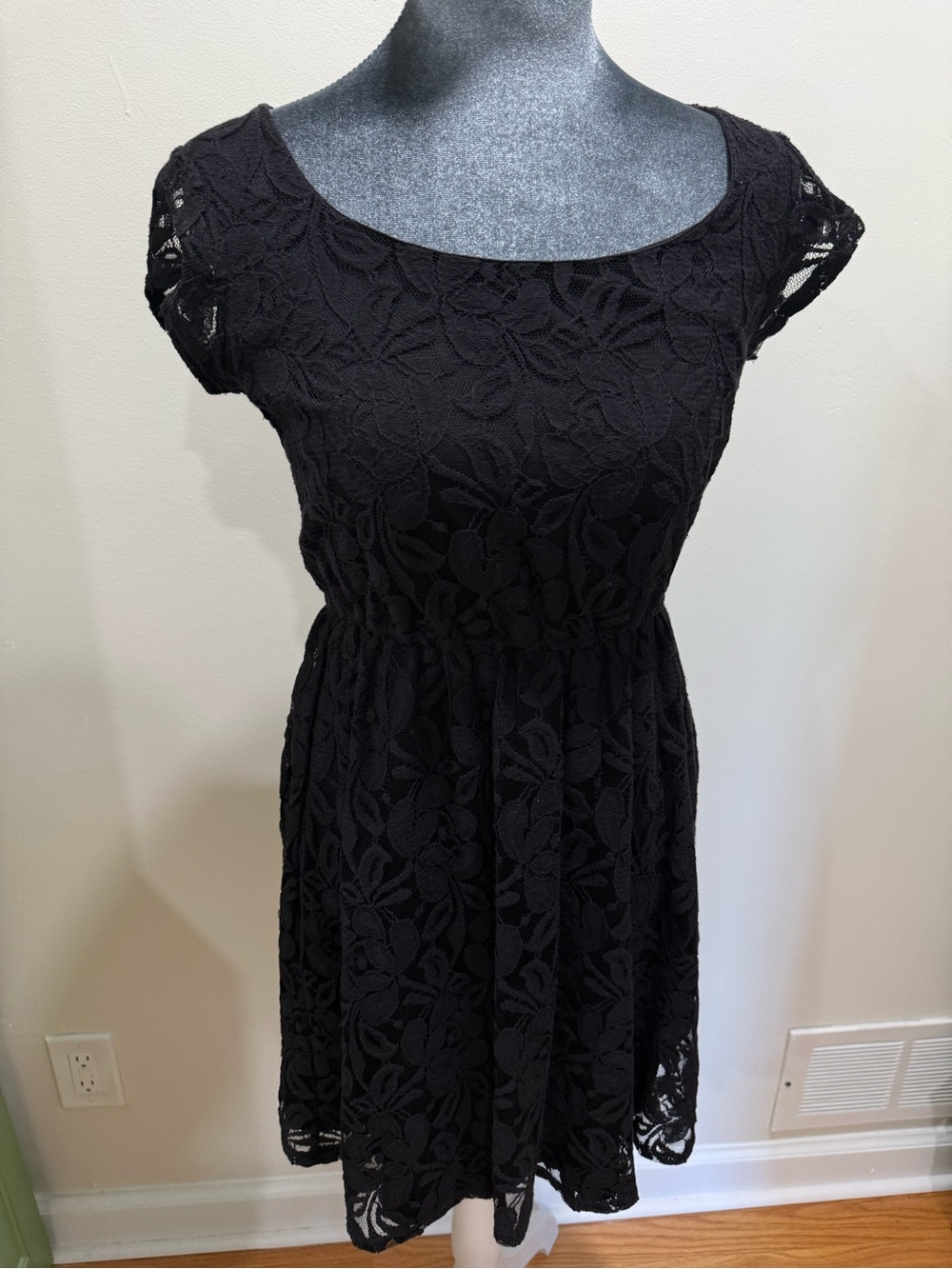 Black Lace Cap-Sleeve Women's Dress